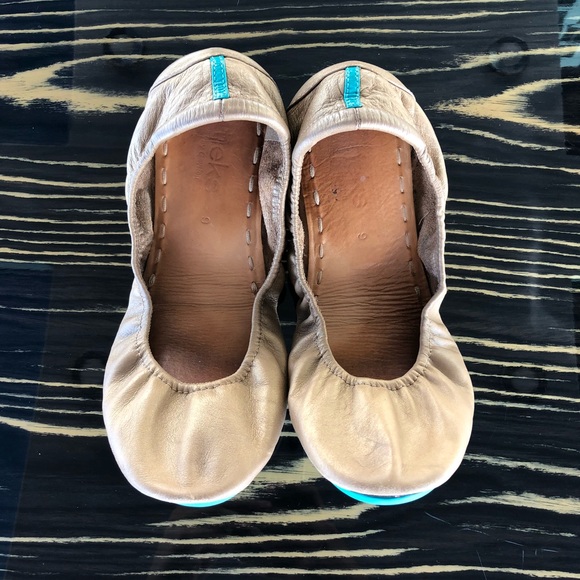 Tieks Shoes - VGUC Metallic Gold Tieks, Size 9